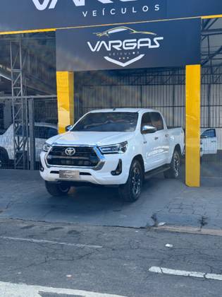 TOYOTA HILUX 2.8 D-4D TURBO DIESEL CD SRV 4X4 AUTOMÁTICO